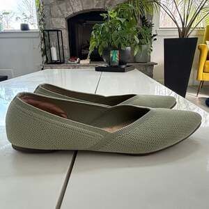 Kelly & Katie Jayde Olive Green Knit Pointed Toe Sustainable Flats Size 7